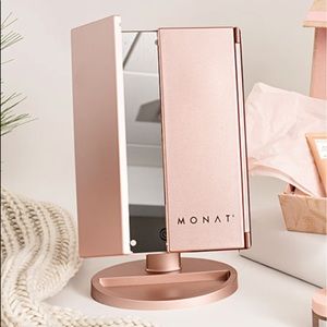 Monat LED Tri-Fold Mirror Magic